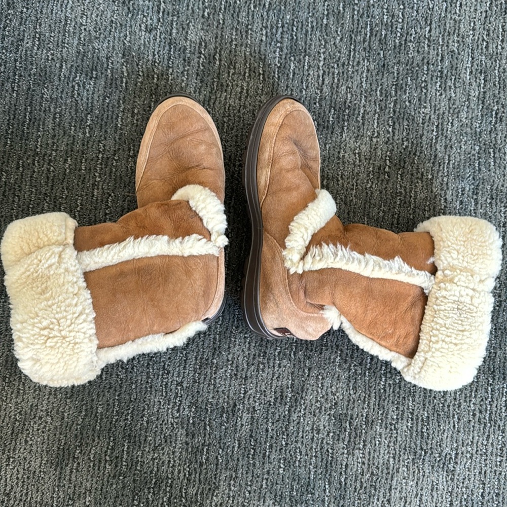 UGG Boots. USA Size 9 (Womens) Like new condition